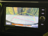 【バックカメラ】駐車時に後方がリアルタイム映像で確認できます。大型商業施設や立体駐車場での駐車時や、夜間のバック時に大活躍!運転スキルに関わらず、今や必須となった装備のひとつです!