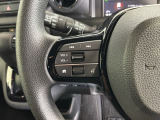 ステアリングにオーディオ操作スイッチが付いています。オーディオ画面に直接タッチしなくても操作が出来ますので、運転に集中できます。