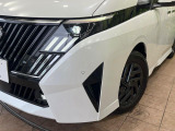 【シーケンシャルターンランプ付きLEDヘッドライト】人気の『流れるウィンカー』付きのLEDヘッドライトを装備♪高級感はもちろん、点灯時は存在感たっぷりで他車からも認識されやすく安心です。