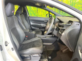運転席シート廻りは使用感も少なく、良好な状態となっています。前オーナー様が丁寧に使っていたことがよくわかりますね。