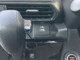センター部には充電も安心のUSB端子が装備されています!!!