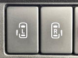 【両側パワースライドドア】スマートキーや運転席のスイッチで後席両側スライドドアの開閉が可能♪電動だから力を入れてドアを開ける必要が無く、小さなお子様でも簡単に開け閉めでき快適です♪