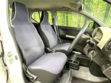 運転席シート廻りは使用感も少なく、良好な状態となっています。前オーナー様が丁寧に使っていたことがよくわかりますね。