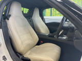【シートカバー】シートカバー装着済み車両になります♪メンテナンスも簡単になります!運転席まわりには十分なスペースがあり、大柄な方でもゆったり運転していただける環境です。