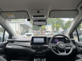視界広々で運転しやすいインパネ