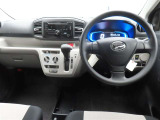 ぜひ展示車の運転席に座ってみてください。