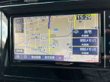 映像の鮮明なフルセグ対応のメモリーナビが装備されています。目的地まで道案内してくれるので初めての場所へのお出かけも安心ですね。