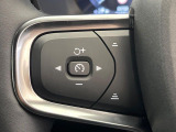 【アダプティブ・クルーズ・コントロール】衝突被害軽減システムと連携し走行速度を保つクルーズコントロールシステム。前方車両を感知して一定の車間距離を保つよう速度を調節します。高速運転も楽々!