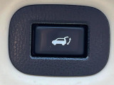 【パワーバックドア】スマートキーや運転席のボタンを押すだけでリアゲートが自動で開閉します!荷物を持っている時や、高い位置にあるバックドアを閉める際に便利な機能です♪