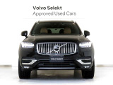 北欧らしさあふれる知的な美を形にしたラグジュアリーSUV、XC90。大胆でありながらもエレガントなスタイリングは、見る人の目に磨き上げられた強さを深く印象づけます。