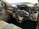 前方の見通しが良いすっきりした視界、誰でも扱いやすく運転できます。疲れにくく安心ドライブを更に快適なものにします!