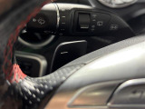 【パドルシフト(AT車)】MT車と同じように好きなギアで走ることができます!ステアリングから手を離さずに指先だけでシフト操作ができ、よりスポーティな走りをお楽しみいただけます。