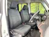 運転席シート廻りは使用感も少なく、良好な状態となっています。前オーナー様が丁寧に使っていたことがよくわかりますね。
