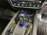 シンプルでスマートなセレクトレバーです