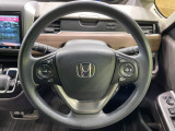 インテリアに合わせたデザインのステアリングは、運転される方のことも考え、運転しやすい形状、大きさです。是非一度、実際に触ってお確かめください。