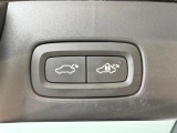 【パワーバックドア】スマートキーや運転席のボタンを押すだけでリアゲートが自動で開閉します!荷物を持っている時や、高い位置にあるバックドアを閉める際に便利な機能です。