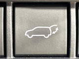 【パワーバックドア】スマートキーや運転席のボタンを押すだけでリアゲートが自動で開閉します!荷物を持っている時や、高い位置にあるバックドアを閉める際に便利な機能です♪