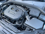 【T5エンジン(2.0L直列4気筒直噴ターボエンジン)】高回転では優れたレスポンスと伸びやかなドライビングフィールが特徴のハイパフォーマンスエンジン。一味、二味違う本物志向のあなたへ&hellip;