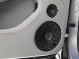 オプションのBang & Olufsen。音響設備にも妥協のない1台となっております。