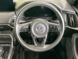 【純正革巻きステアリング】上質な革を使用することで、手にしっかり馴染みとても運転しやすいハンドルです♪