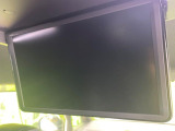 【15.6型フリップダウンモニター】大画面モニターで後席でもエンタメをお楽しみいただけます。小さなお子様にも大人気の装備です♪
