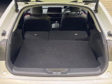普段のお買い物や通勤、送迎等に十分な荷室スペースを確保しております。セカンドシートを倒すと、大きな荷物の積載も可能です♪