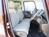 運転席の高さを変更できるので、体格に合わせた位置で運転できます!