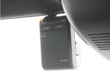 ◆ドライブレコーダー◆映像・音声などを記録する自動車用の装置です。 もしもの事故の際の記録はもちろん、旅行の際の思い出としてドライブの映像を楽しむことができます。