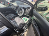 運転席も開口部が広いです。