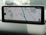 マツダコネクトの10.25インチワイドセンターディスプレイです。『Android Auto』『Apple CarPlay』や独自のコネクテッドサービスに対応したインターフェイスシステムです。