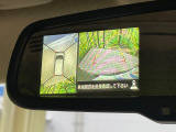 【アラウンドビューモニター】専用のカメラにより、上から見下ろしたような視点で360度クルマの周囲を確認することができます☆死角部分も確認しやすく、狭い場所での切り返しや駐車もスムーズに行えます。