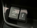 充電用USB端子付き。スマートフォンなどの充電に便利です。