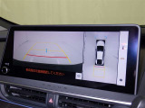 バックモニター付なので後退時に後方が見えるので安心。 車は構造上、死角がたくさんなので万が一を考えると必須ですね。 あくまで補助の為の装備、バックは目視で確認する事が重要ですよ。