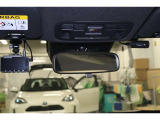 様々なトラブルに対応する3カメラドラレコ(前方・後方・車内)搭載。万が一の場合、責任の所在を明確にできます。自分が法例順守していた記録で無実を証明できますし、煽り運転に遭遇した場合も記録が残ります。