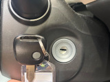 【キーレス】少し離れた場所からでもボタン一つでドアの開錠・施錠ができるのでとっても便利!ドアの鍵穴周りに傷をつけることもありません♪