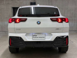 スタイリッシュに研ぎ澄まされたリアビュー。LEDライトがより引き締まったスタイルを実現。急ブレーキ時にはハザードランプ自動点灯し後続車への注意を促します。
