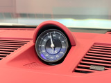 規定の保証期間終了後も、新車登録日から最長15年(または走行距離20万km以内)まで保証を延長できる「延長保証制度」をご用意し、末永く安心のポルシェライフをサポートいたします。