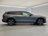 全国のVOLVOからお取り寄せが可能※!遠方の店舗に展示してあるクルマが気になる場合も、最寄りの店舗でご購入ただくことが可能です!是非私たちに要望をお聞かせください!※別途費用