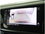 ★ギアをリバースに入れることで後方車両、ガイドラインが表示され安全確認のサポートをします★