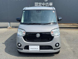 フロントガラスの上部には衝突軽減ブレーキの装置も付いており、より安全に運転を楽しんでいただくことができます。