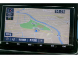 純正9インチT-Conecctナビを装備。通常のナビよりも大画面で地図や映像を見ることができます。
