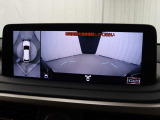 上から車両を見下ろしたような映像をナビゲーション画面に表示する「パノラミックビューモニター」を搭載しています。