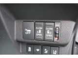【パワースライドドアスイッチ】運転席から、後部座席の開け閉めが可能なボタンです!ワンプッシュで作動するので、手が塞がっている人などサポートに便利ですね♪