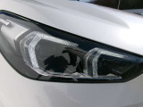 LEDヘッドライトを装備しております、夜間での視界確保に貢献します。