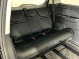 1列目から3列目まで広々大空間です。3列目シートは荷物が多い時や不要な時はアレンジして荷室として使用することが可能で便利に使えます