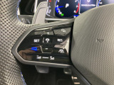 ◆クルーズコントロールにレーダーセンサーを組み合わせ、先行車を測定し設定されたスピードを上限に自動で加減速を行います。一定の車間距離を維持することで、長距離走行でのドライバーの疲労を低減させます。