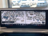 BMWのナビゲーションは操作性も良く、詳細な地図情報と交通状況を見やすく表示し、快適なドライビングをサポートしながら目的地までナビゲートします。