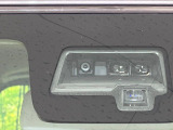 【スマートブレーキサポート】走行中に前方の車両等を認識し、衝突しそうな時は警報とブレーキで衝突回避と被害軽減をアシスト。より安全にドライブをお楽しみいただけます。