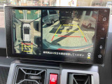 パノラマモニター対応で前後左右にカメラがありナビを取り付けますと連動し縦列駐車もラクラク簡単!!