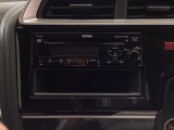 純正CDチューナーにはAUX入力端子がついてますので外部入力から音楽などを楽しめます。その下には1DIN分の小物入れがついています。CDケースなどを入れるのに便利です。